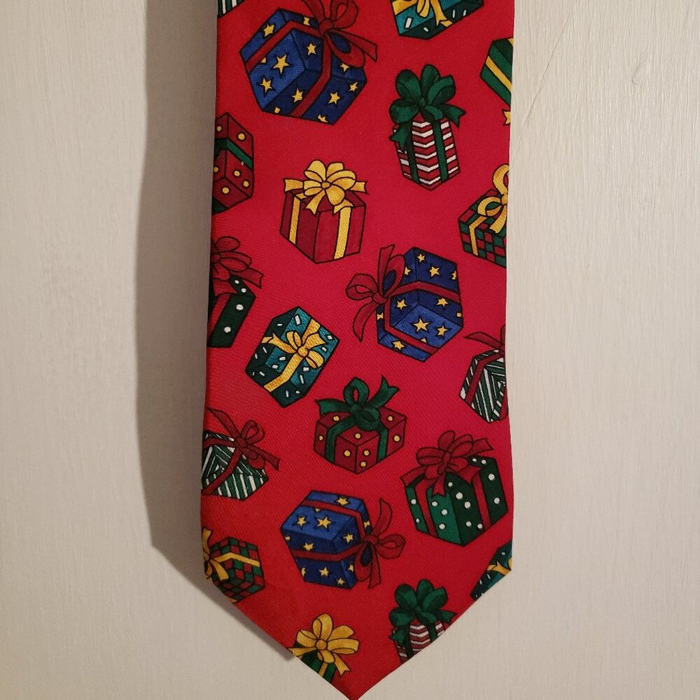 EUC Men's Christmas tie